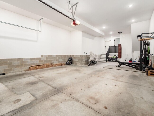 Building Photo - 597 S 9th St