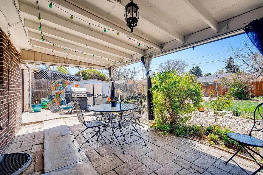 Building Photo - 2933 Ivanhoe St