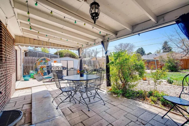 Building Photo - 2933 Ivanhoe St