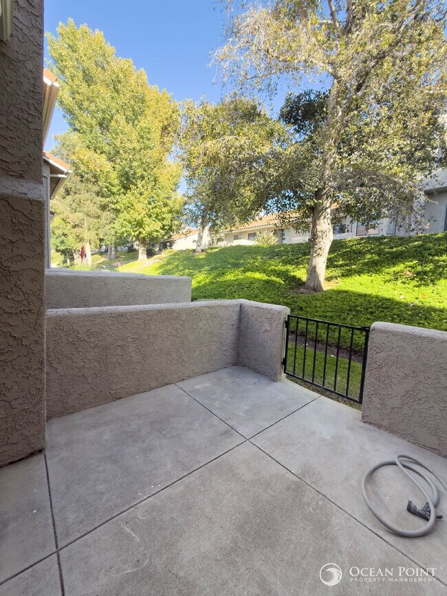 Building Photo - Newly Remodeled 2 Bedroom Condo for Rent i...