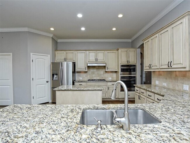 Building Photo - 2508 Hilltop Divide Ln