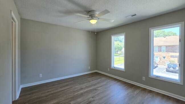 Building Photo - 409 Garden Dr
