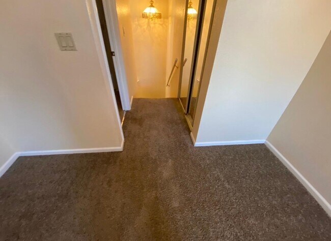 Building Photo - 721 N Mallard St