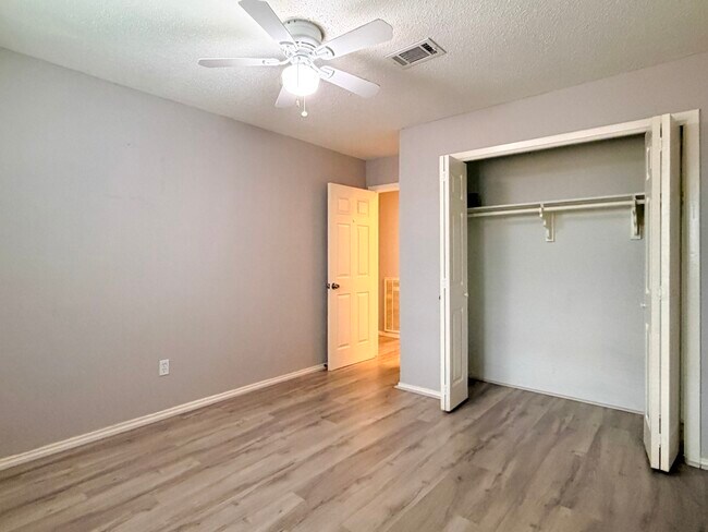 Building Photo - 6506 Briar Glade Dr