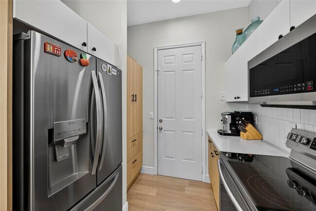 Building Photo - South Florida Excellent Rental - 1 month FREE!!!