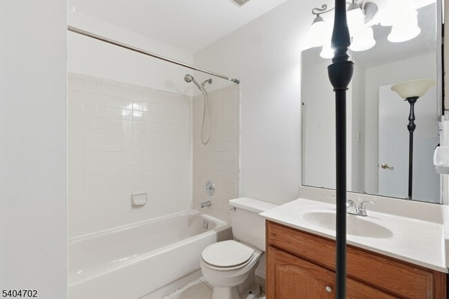 Building Photo - 374 Aldeburgh Ave