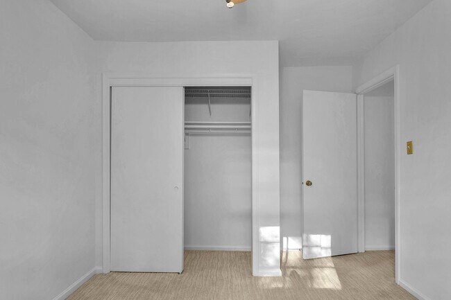 Building Photo - 2534 S Arlington Mill Dr