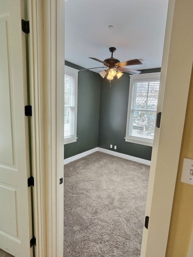 Building Photo - Commercial/Residential 3 Bedroom 3 Bath Cottage Close to Downtown Ocean Springs