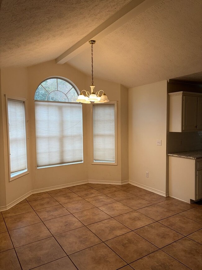 Building Photo - 2 story 3 bed/ 2.5 bath home