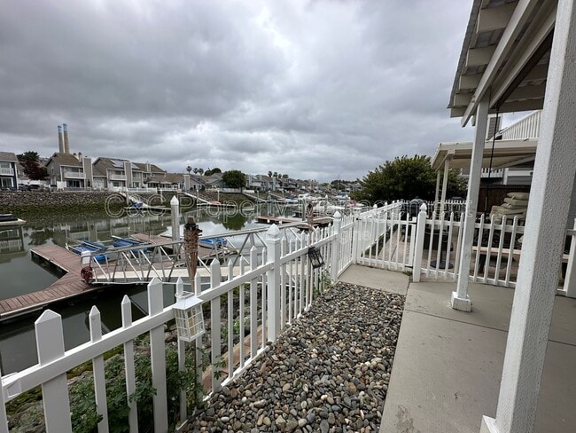 Building Photo - 180 Pelican Loop