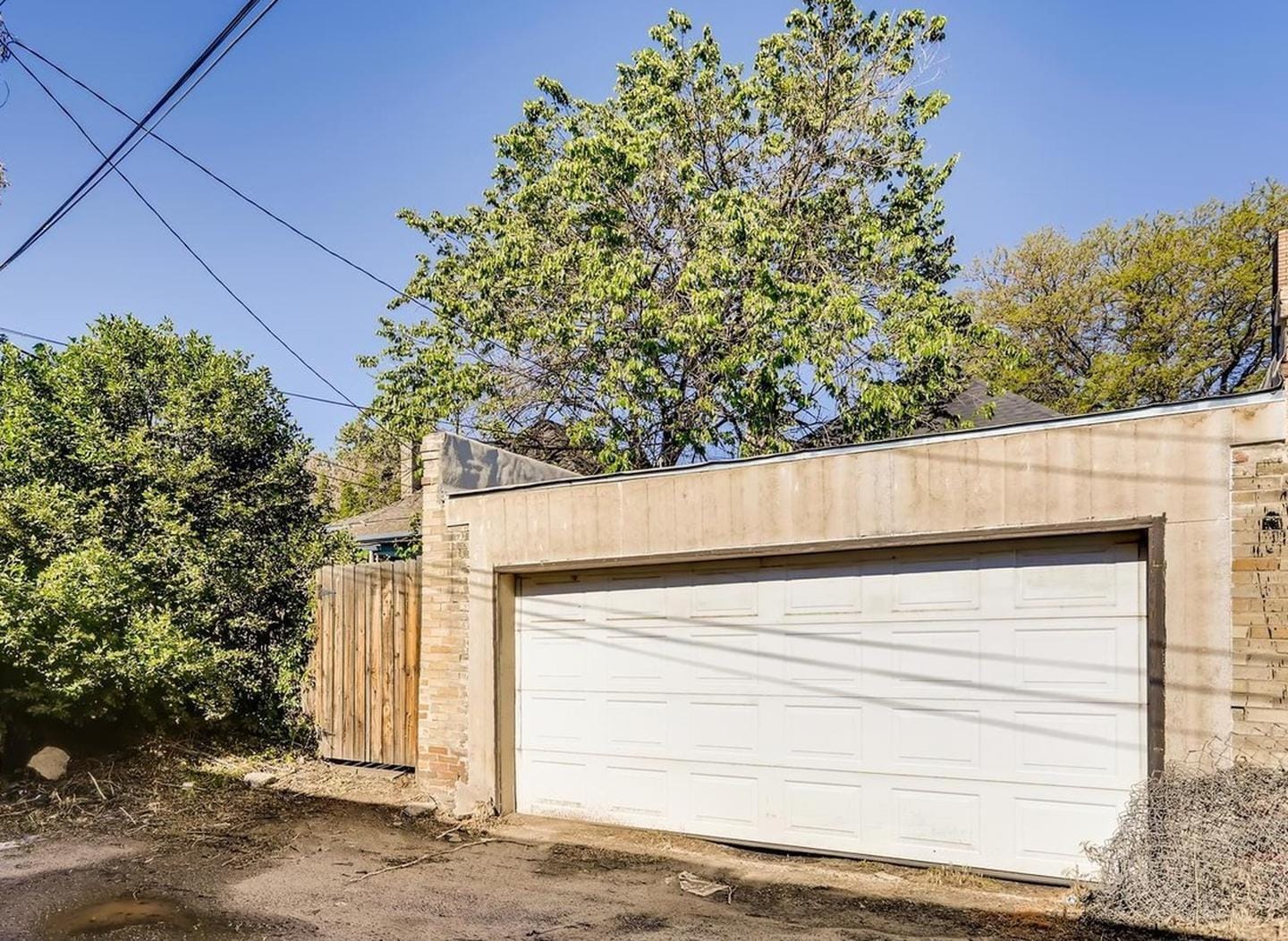 Building Photo - Recently updated Jefferson Park home with fenced backyard