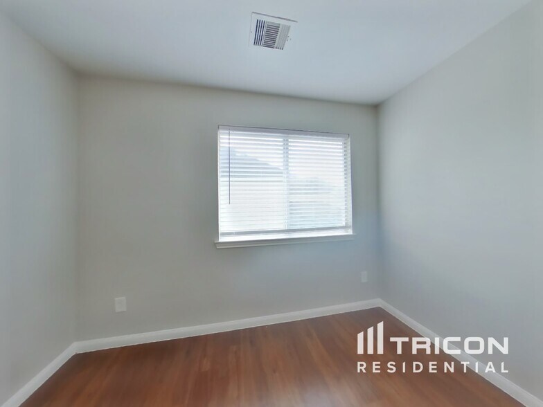 Building Photo - 21414 Jamals Way