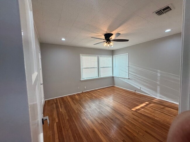 Building Photo - 2404 Wetherhead Dr