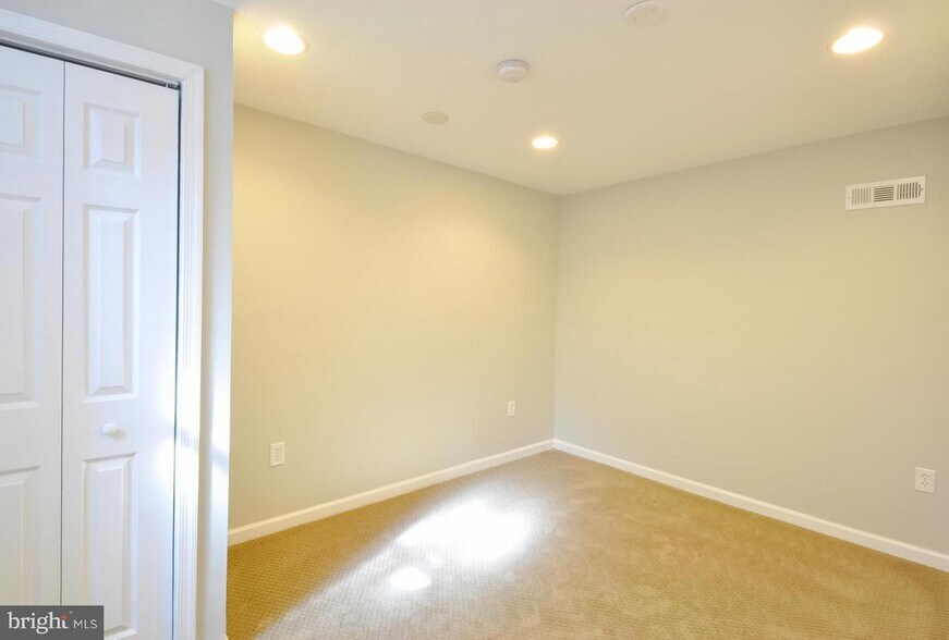 Building Photo - 10152 Marshall Pond Rd