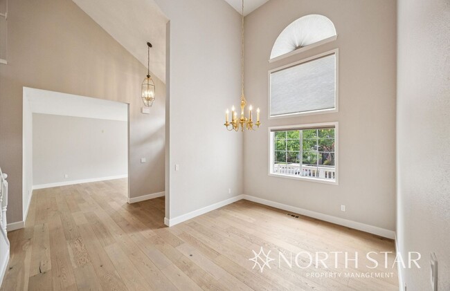 Building Photo - Westlake Traditional with Private, Level B...