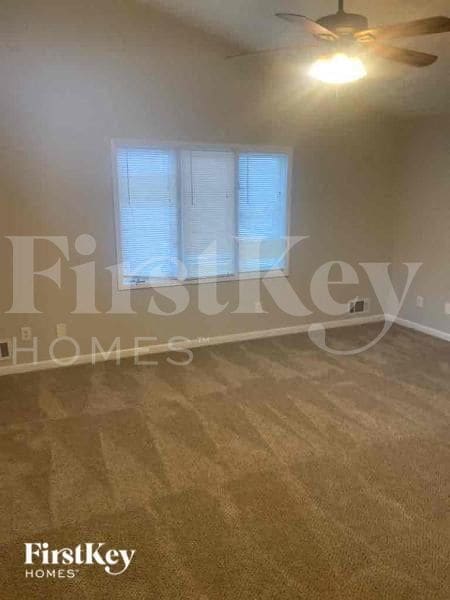 Building Photo - 2876 Fieldstone Dr SE