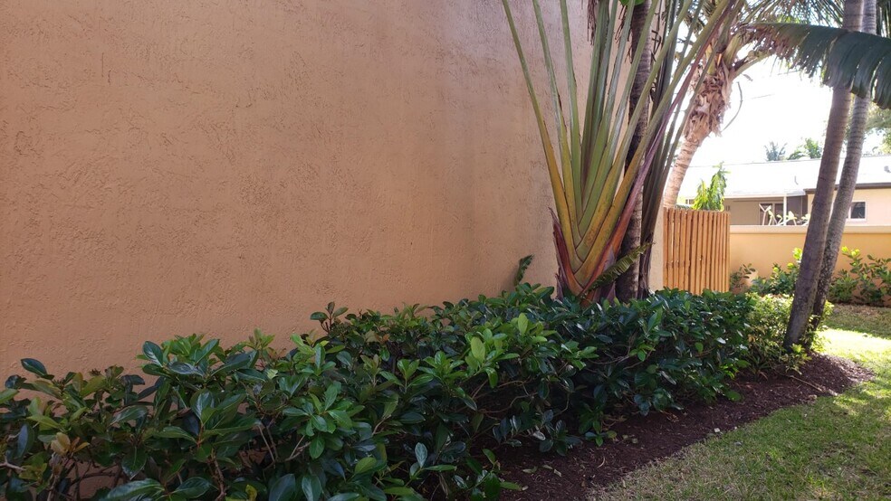 Building Photo - 4965 Leeward Ln