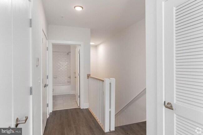 Building Photo - 301 W Franklin St