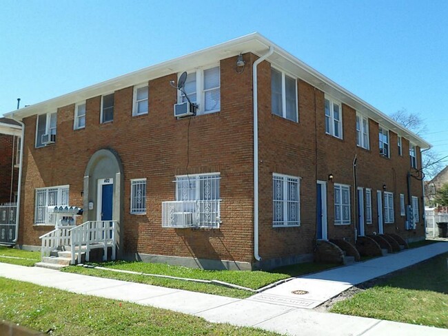 Building Photo - 402 Hutcheson St