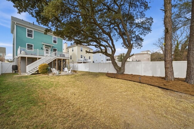 Building Photo - 9610 7th Bay St