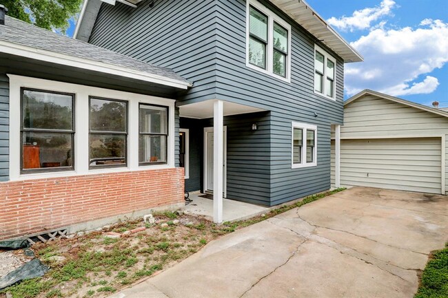 Building Photo - 3212 Morrison St