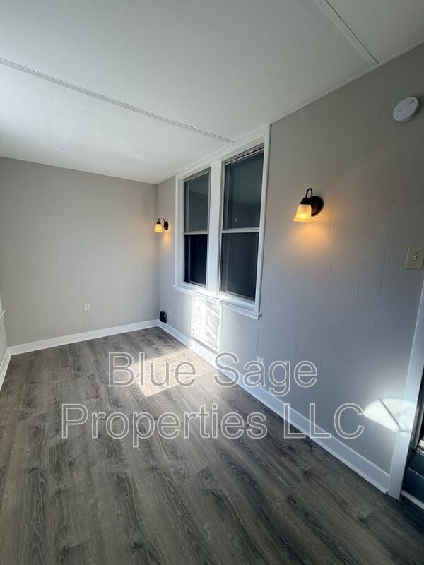 Building Photo - 425 Pusey Ave