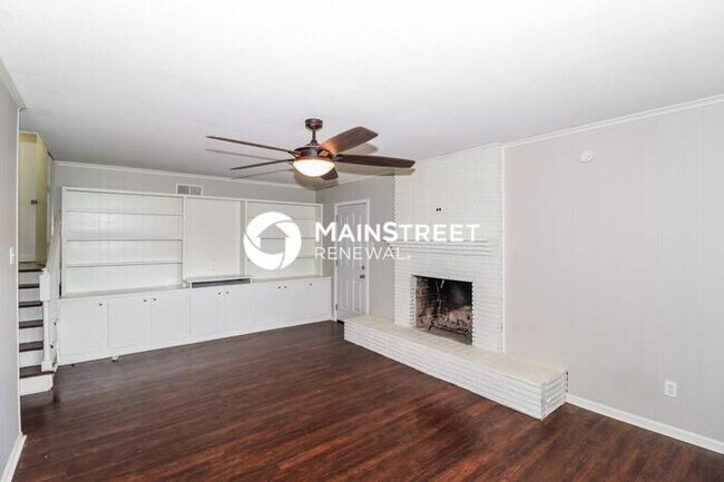 Building Photo - 4 Bedroom Pet-Friendly Home in Memphis, TN with Main Street Renewal