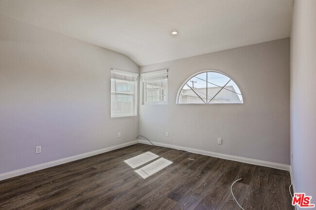 Building Photo - 1112 Ocean Park Blvd