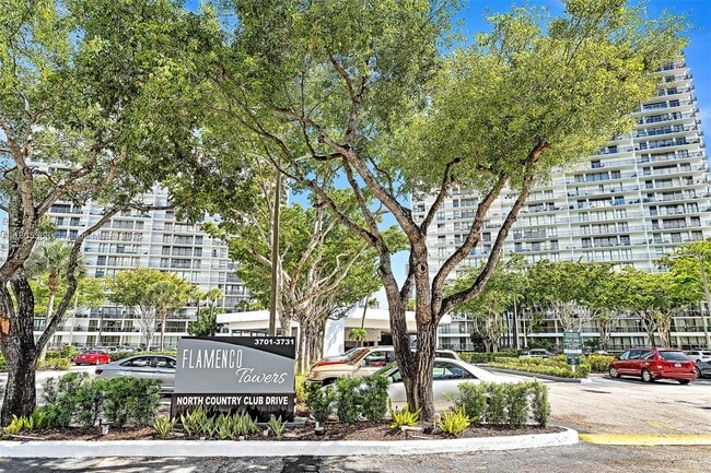 Building Photo - 3731 N Country Club Dr