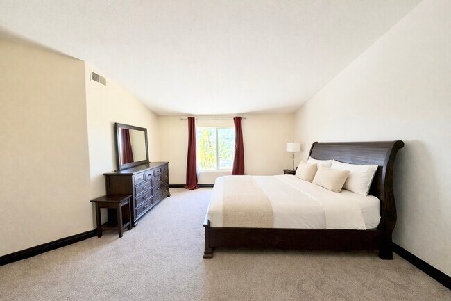 Building Photo - 730 Via Barquero