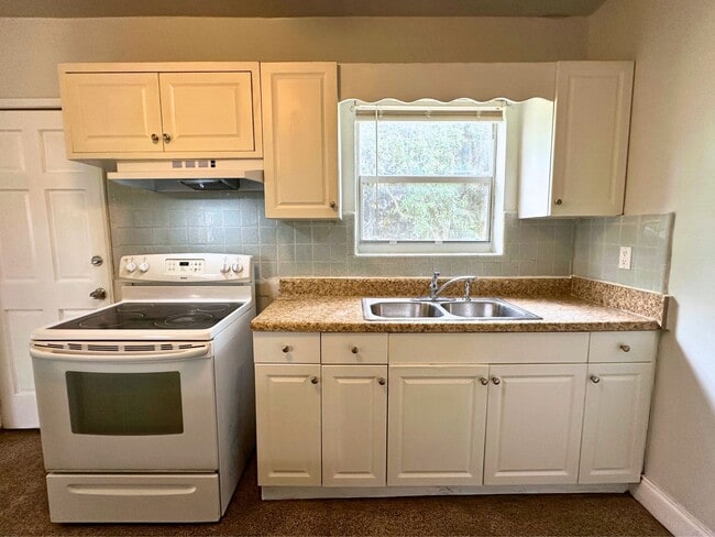 Building Photo - 1206 NW 17th Ave