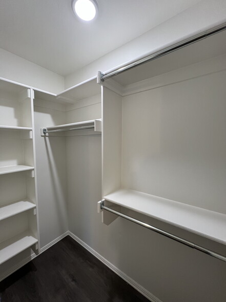 Building Photo - 1018 S Benchmark Ln