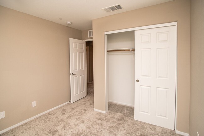 Building Photo - COMING SOON!! GorgeousTownhome in Summerlin