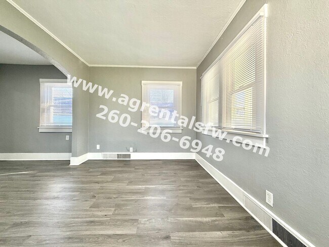 Building Photo - 2 Bedroom House