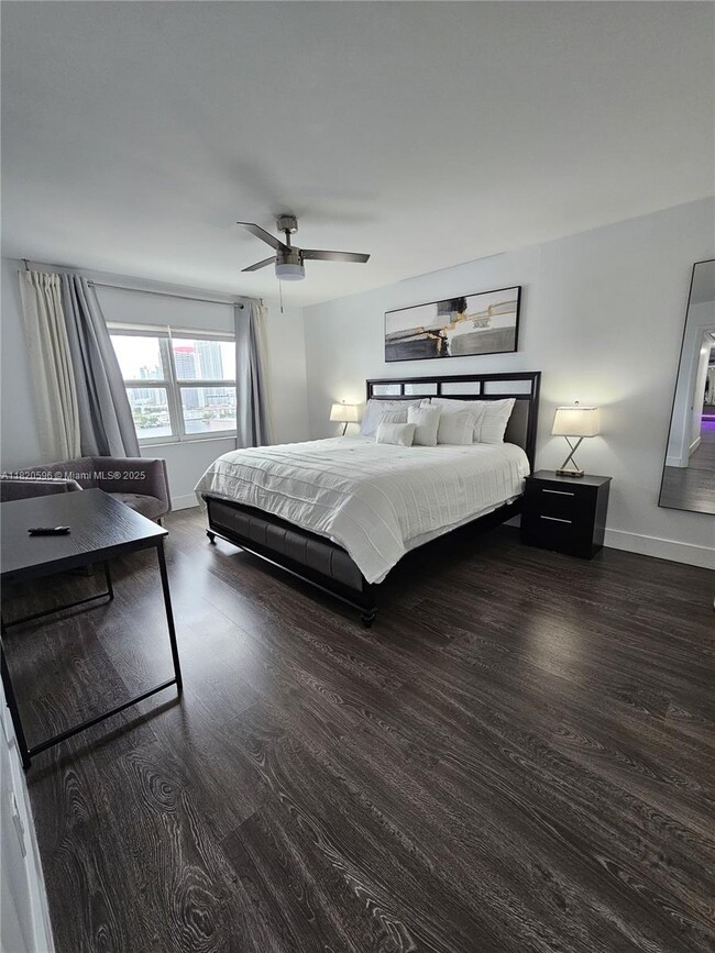 Building Photo - 401 Golden Isles Dr