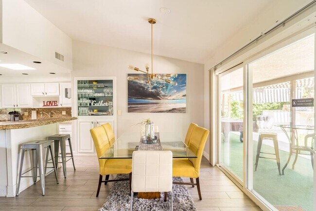 Building Photo - 79930 Fiesta Dr