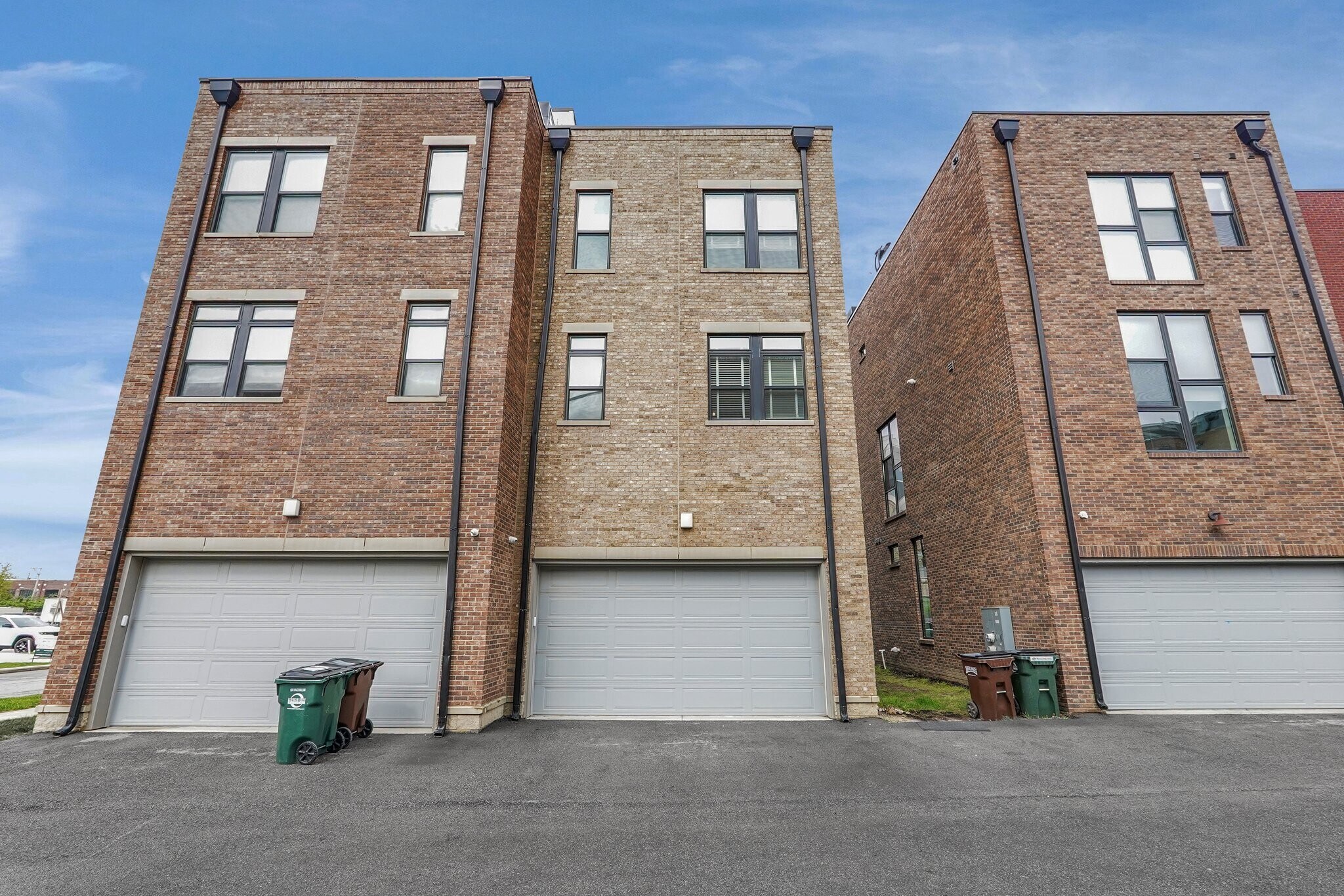 2 Car Garage - 754 N 6th St