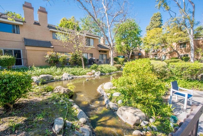 Building Photo - Huntington Beach Townhome