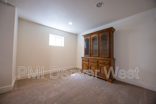 Building Photo - 16821 E Hialeah Ave