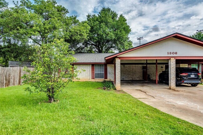 Building Photo - 1306 Glenda Dr