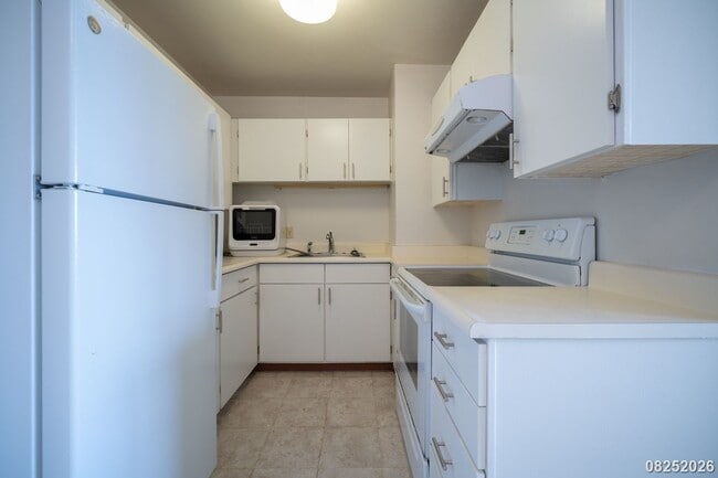 Building Photo - 1425 Liliha St