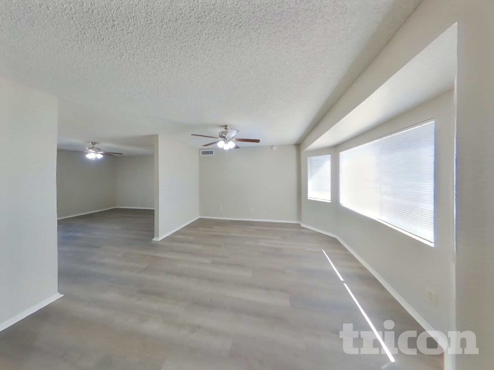 Building Photo - 10906 W Calle del Sol