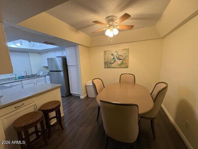 Building Photo - 839 S Westwood