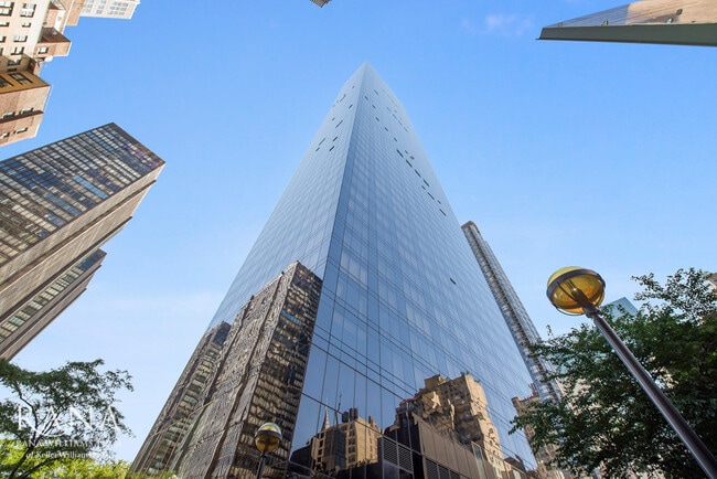 Building Facade - 845 United Nations Plz