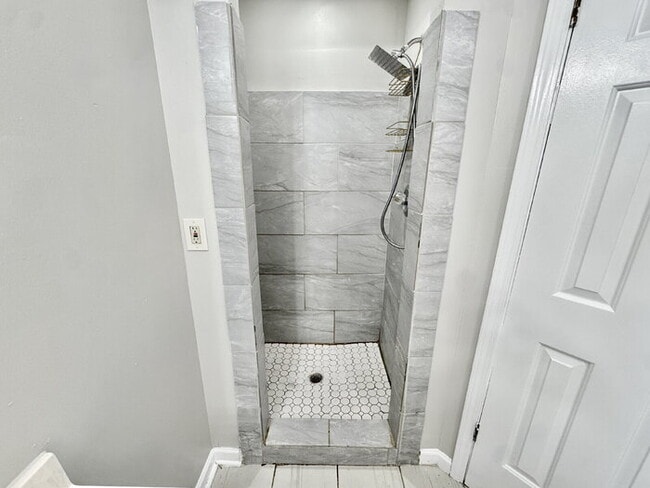 Building Photo - 8569 Kings Cross Cove