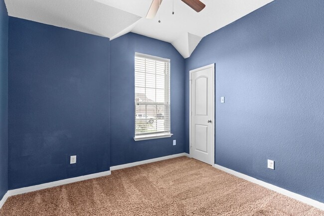 Building Photo - 3 Bedroom 2 bath in La Pointe Community