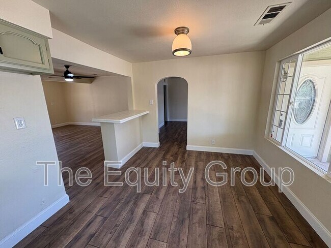 Building Photo - 1085 E Academy Ave