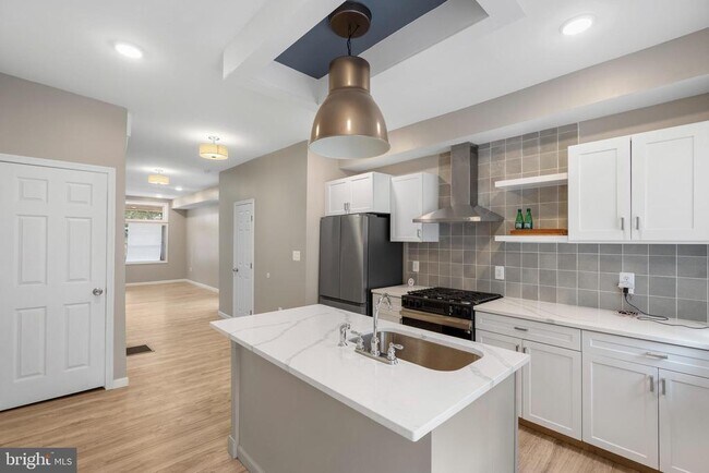 Building Photo - 945 Ashburton St