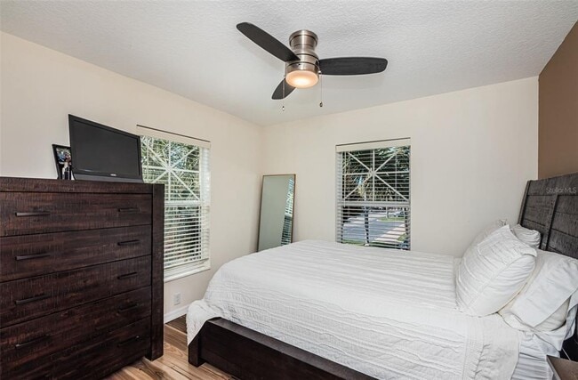 Building Photo - 3876 Island Way