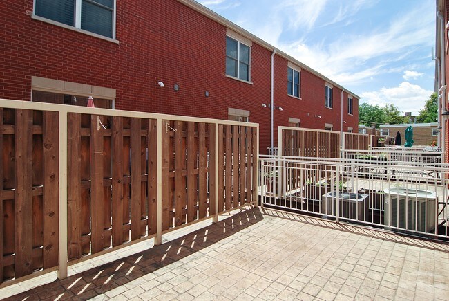 Building Photo - 1193 S Grove Ave